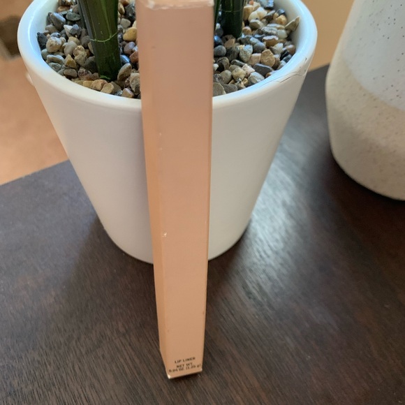 KKW Beauty Nude 2 Lip Liner - Picture 2 of 8